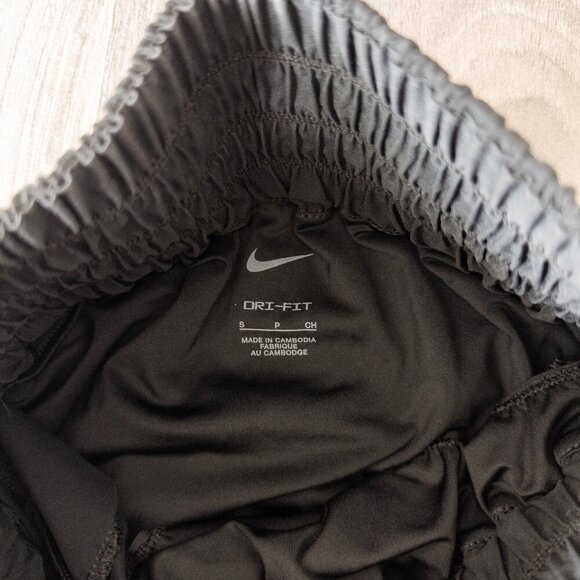 Nike Dri Fit High Rise Shorts with Liner in Black Size Small - Picture 3 of 5